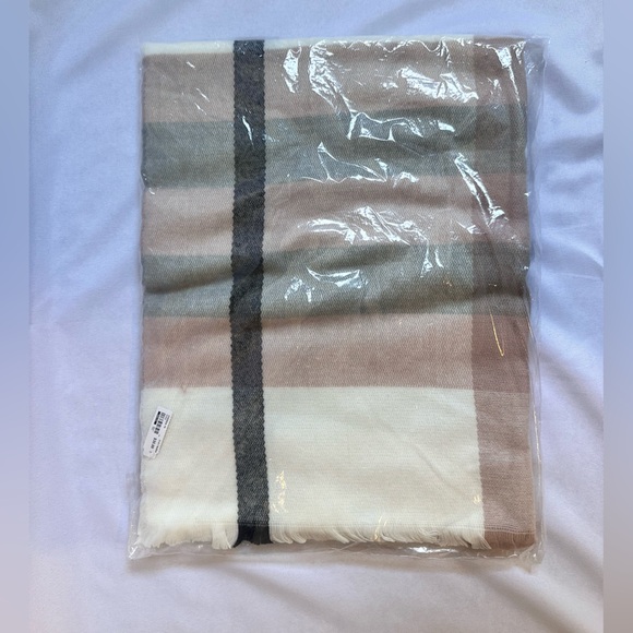 ALDO Lovely Light Pastel Colours Soft Woven Scarf 70cm x 190cm - Picture 4 of 4